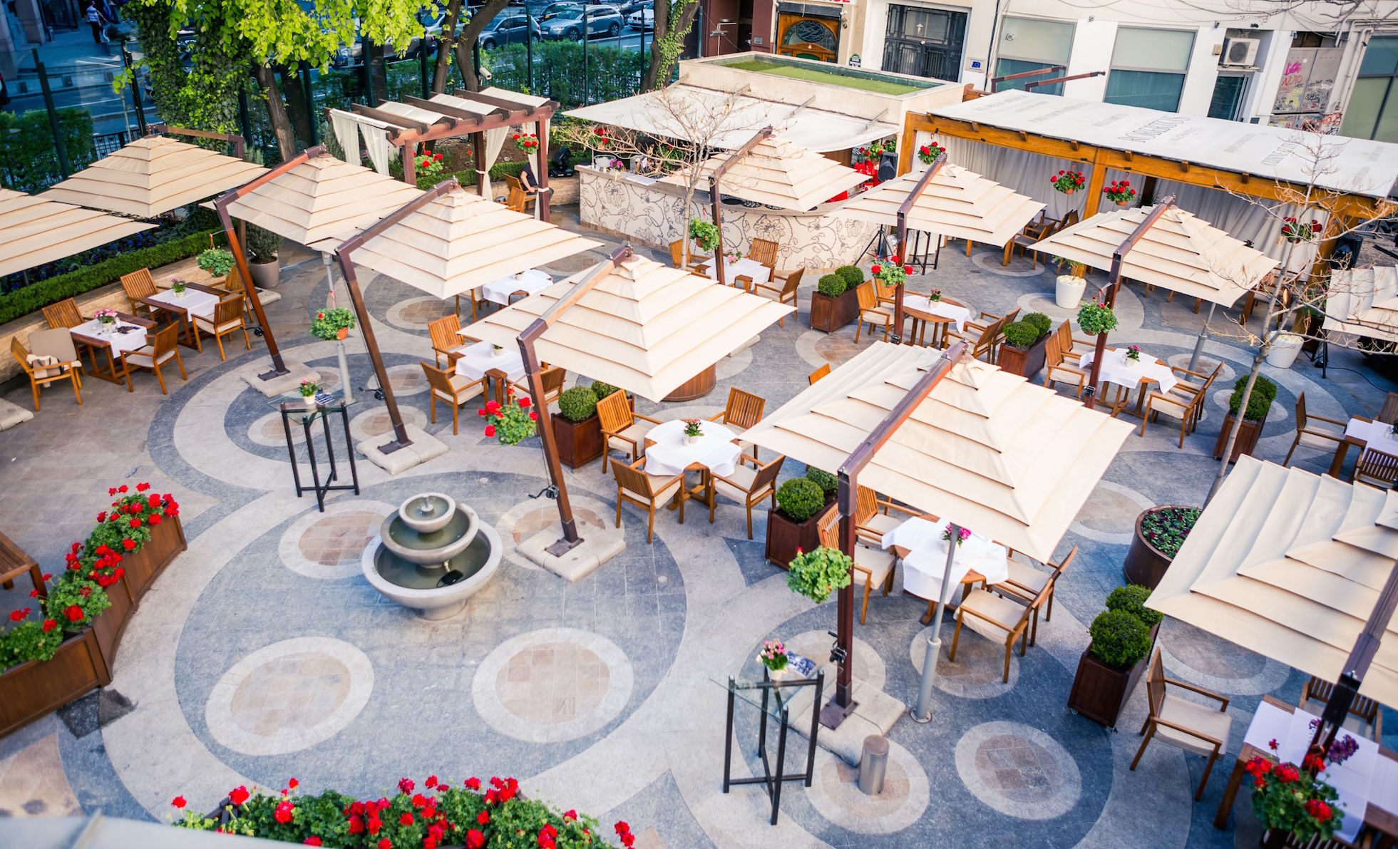 11 Aprilie Hilton-11