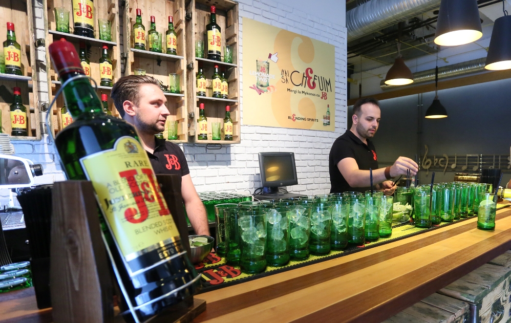 Bar J&B campanie pentru barmani si locatii Lemonade Twist