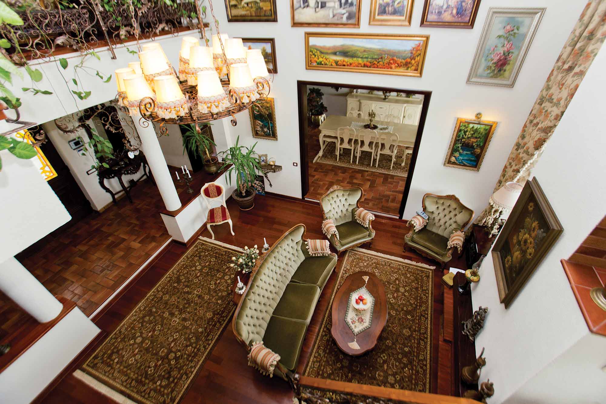 Conacul Malul Alb interior