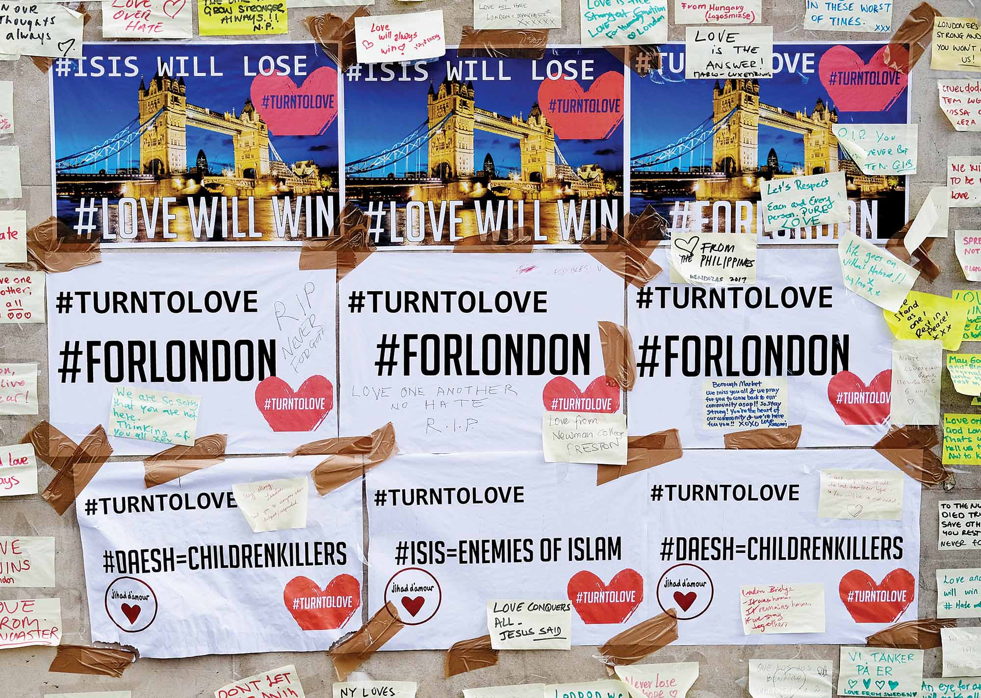 afise impotriva atacurilor teroriste