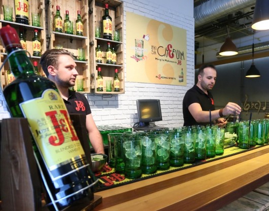 Bar J&B campanie pentru barmani si locatii Lemonade Twist
