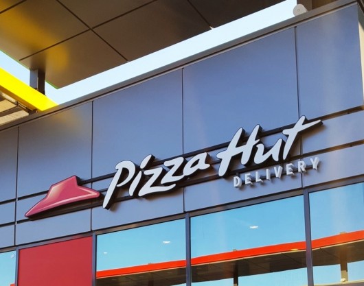 Doua noi unitati Pizza Hut Delivery