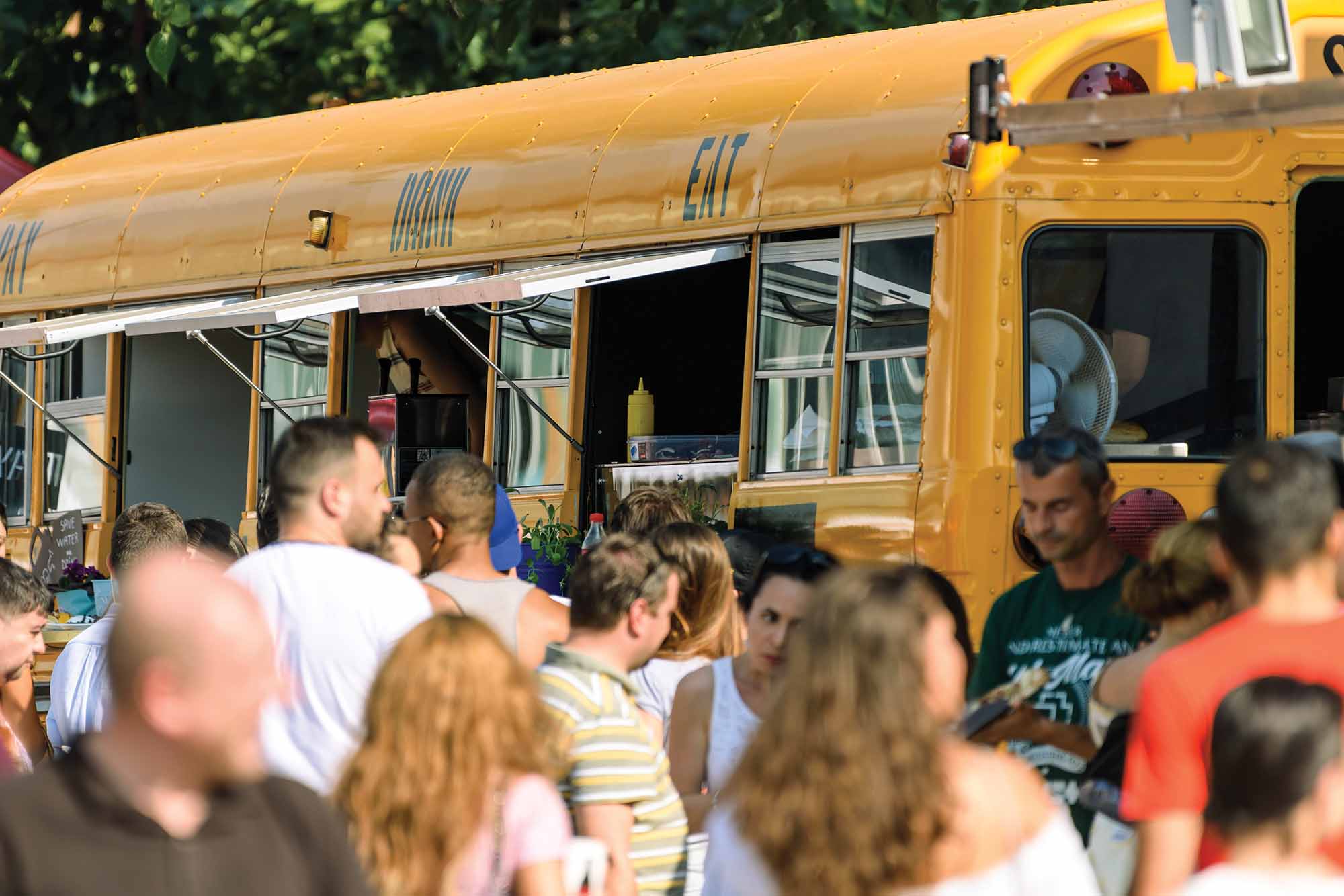 Food truck multime oameni