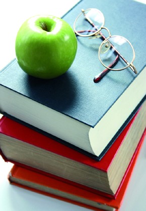 mar, carti, ochelari, biblioteca managerului horeca