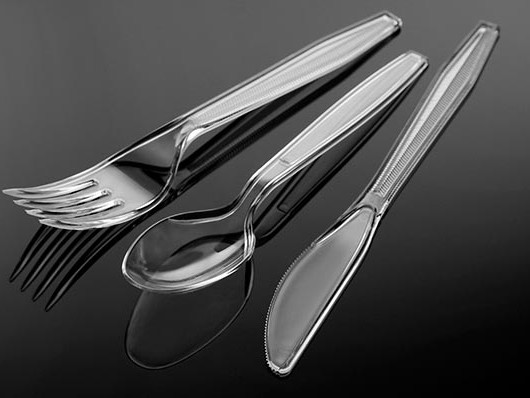 Franta interzice tacamurile de plastic